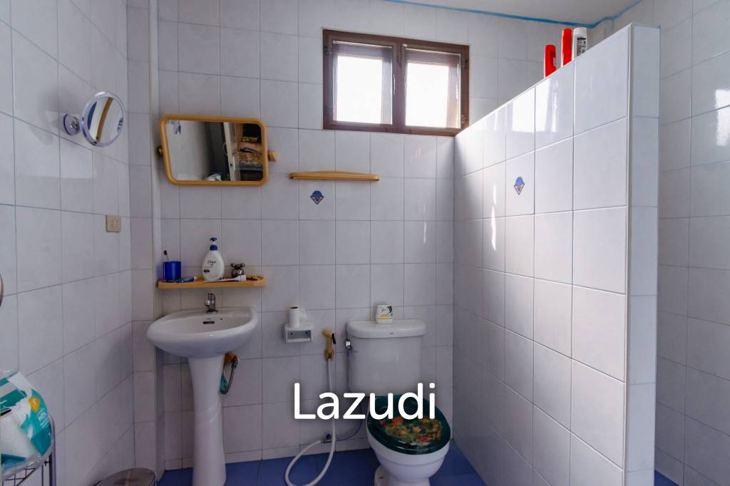 CHARMING ONE-STORY HOUSE IN A QUIET NEIGHBORHOOD