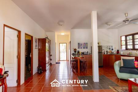 CHARMING ONE-STORY HOUSE IN A QUIET NEIGHBORHOOD