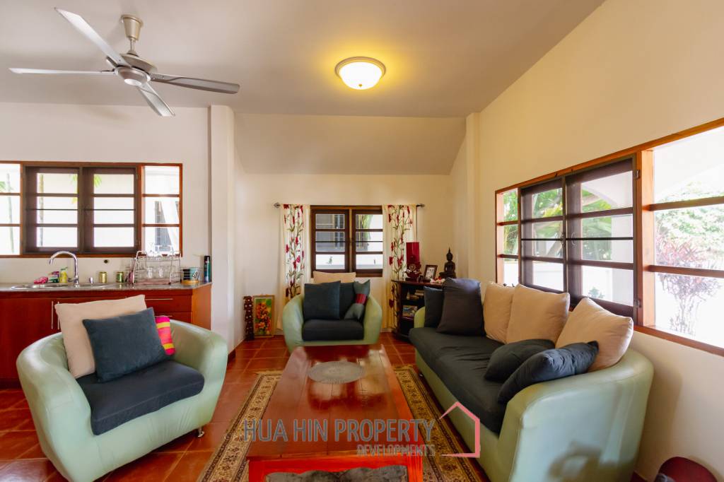 CHARMING ONE-STORY HOUSE IN A QUIET NEIGHBORHOOD