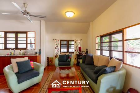 CHARMING ONE-STORY HOUSE IN A QUIET NEIGHBORHOOD