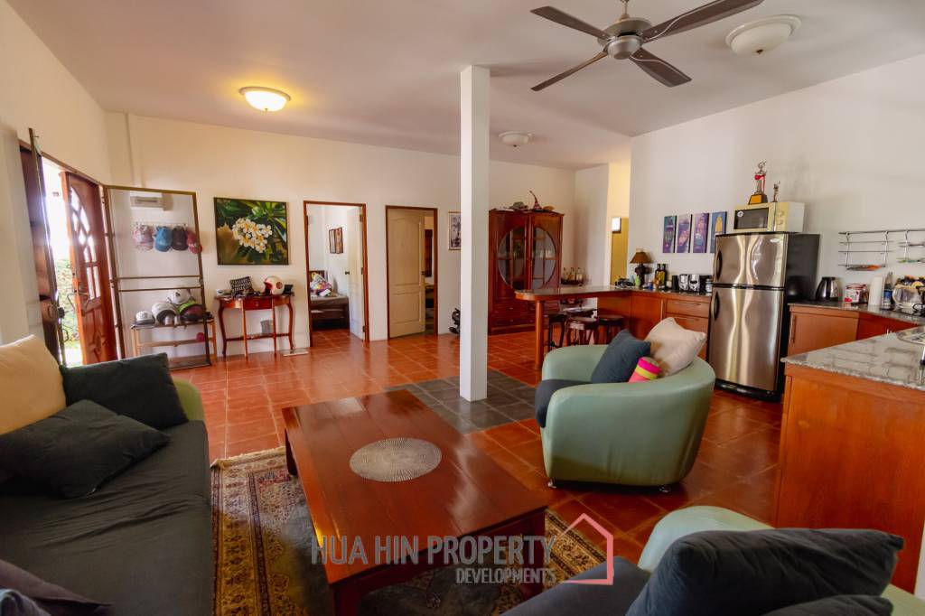 CHARMING ONE-STORY HOUSE IN A QUIET NEIGHBORHOOD