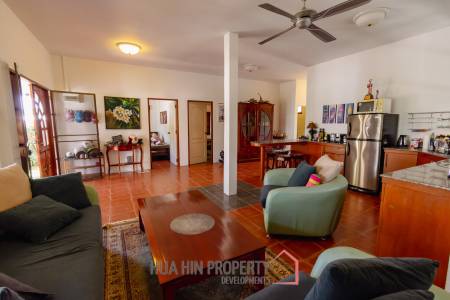 CHARMING ONE-STORY HOUSE IN A QUIET NEIGHBORHOOD