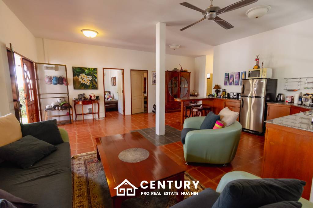 CHARMING ONE-STORY HOUSE IN A QUIET NEIGHBORHOOD