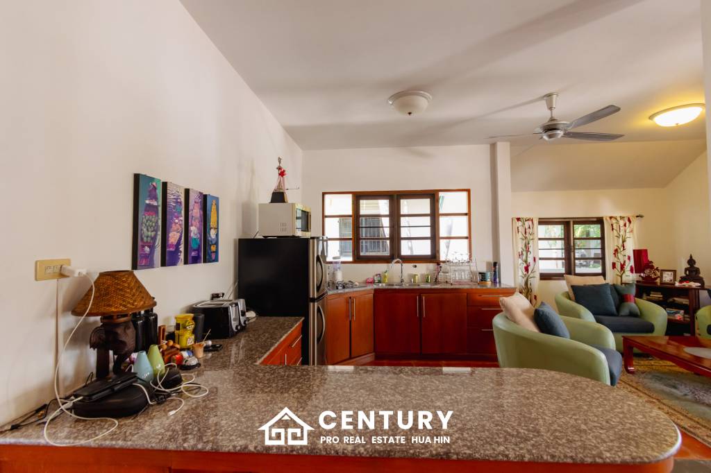 CHARMING ONE-STORY HOUSE IN A QUIET NEIGHBORHOOD