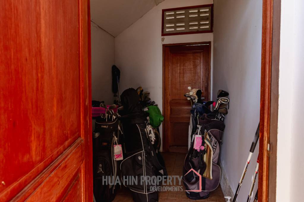 CHARMING ONE-STORY HOUSE IN A QUIET NEIGHBORHOOD