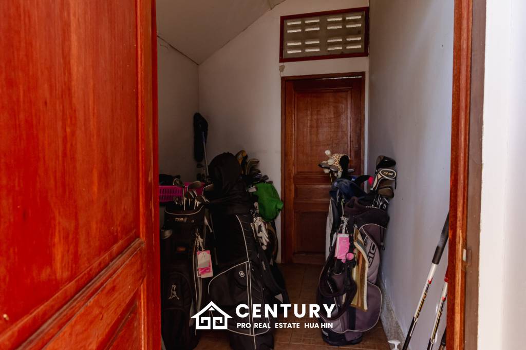 CHARMING ONE-STORY HOUSE IN A QUIET NEIGHBORHOOD