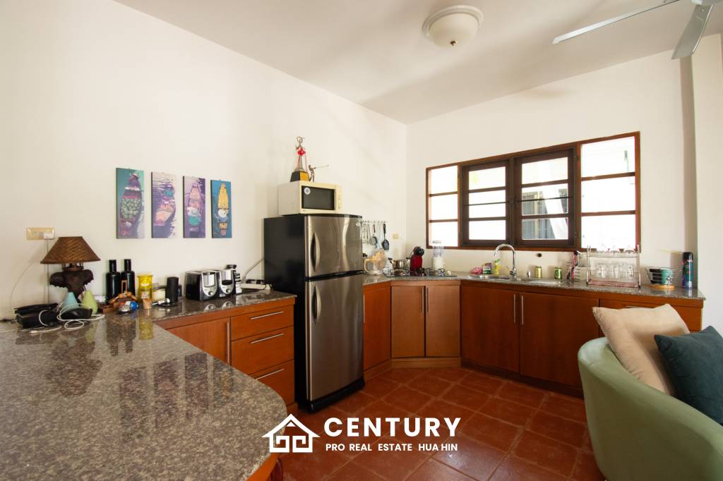 CHARMING ONE-STORY HOUSE IN A QUIET NEIGHBORHOOD