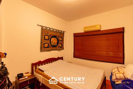 CHARMING ONE-STORY HOUSE IN A QUIET NEIGHBORHOOD