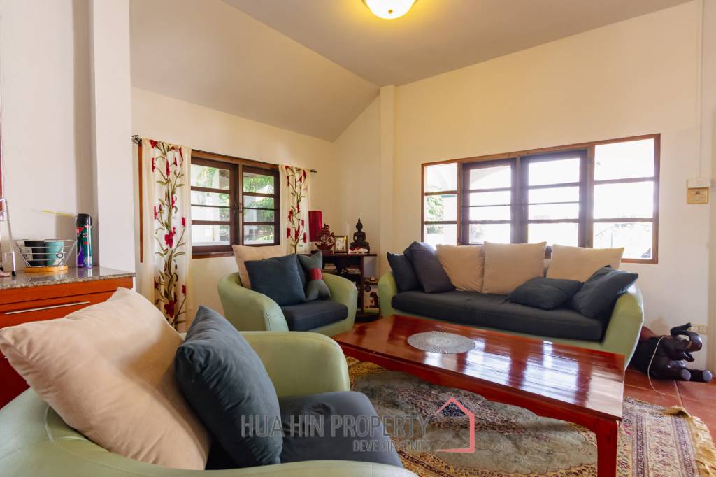 CHARMING ONE-STORY HOUSE IN A QUIET NEIGHBORHOOD