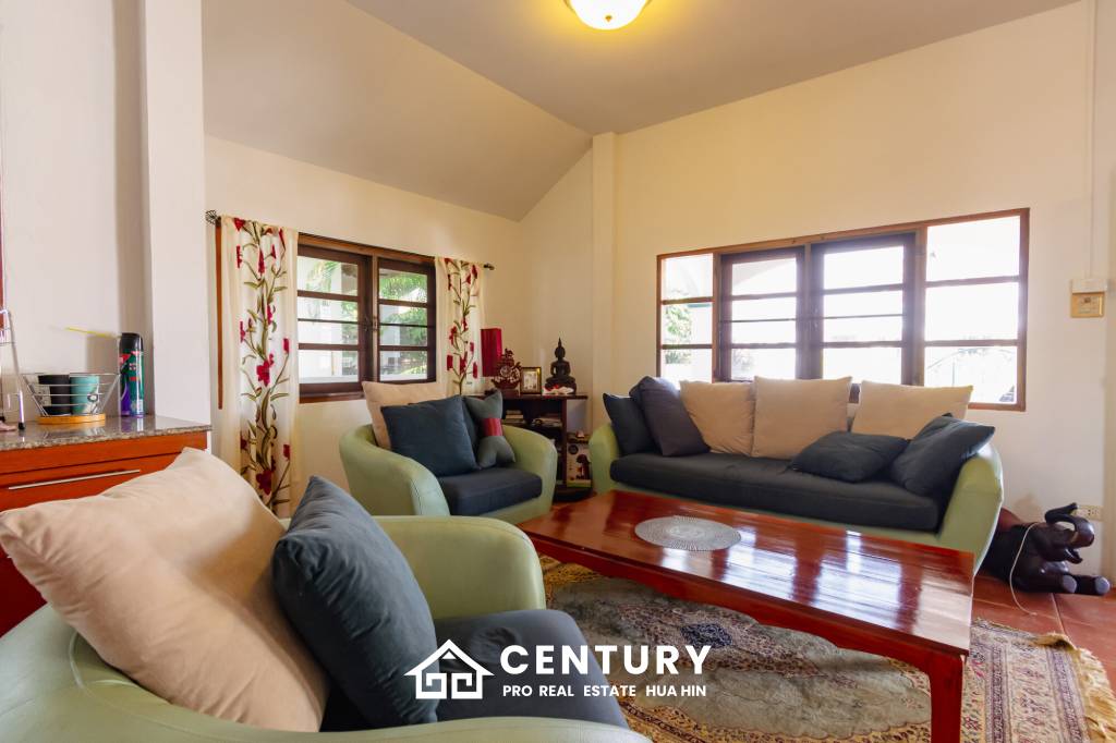 CHARMING ONE-STORY HOUSE IN A QUIET NEIGHBORHOOD