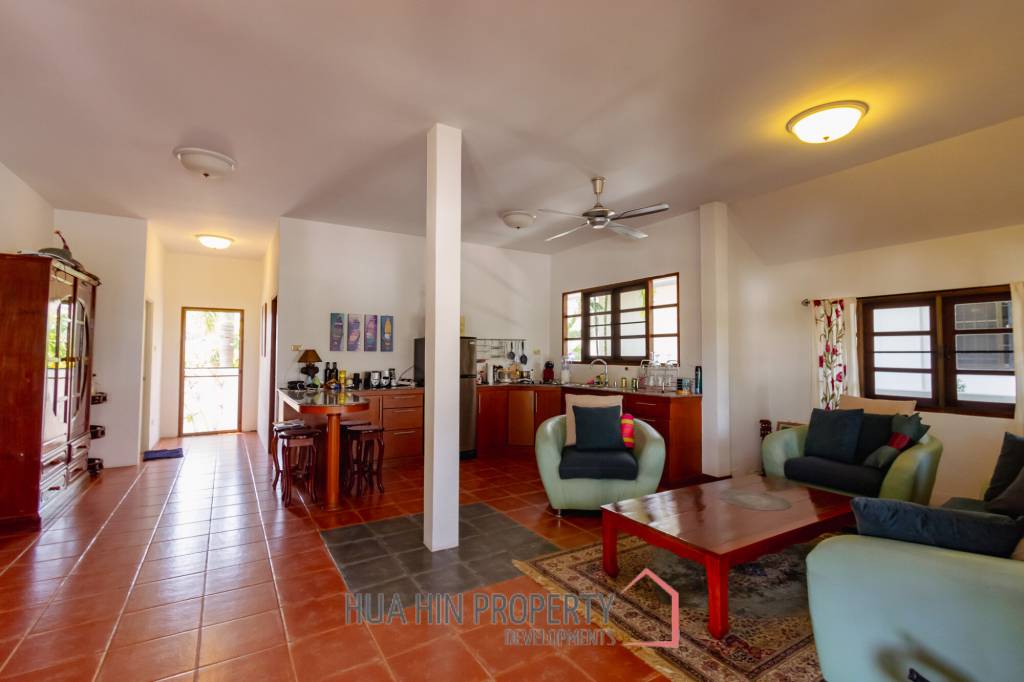 CHARMING ONE-STORY HOUSE IN A QUIET NEIGHBORHOOD