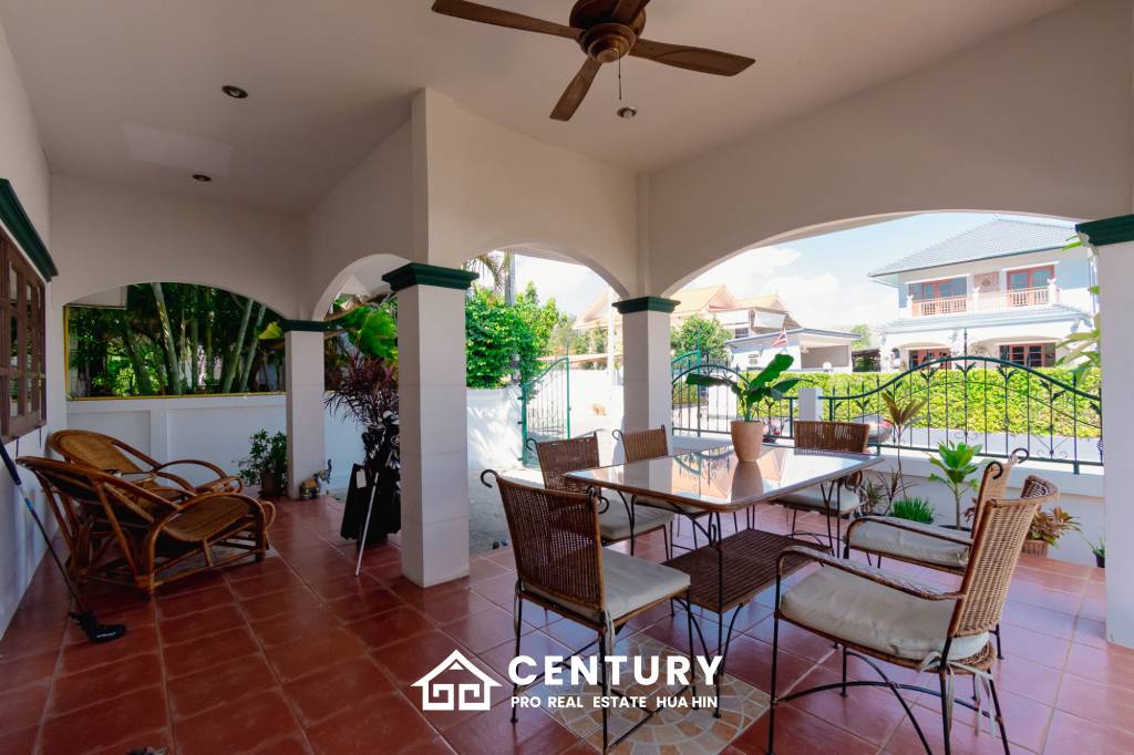 CHARMING ONE-STORY HOUSE IN A QUIET NEIGHBORHOOD