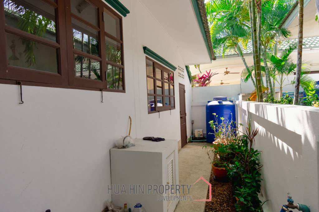 CHARMING ONE-STORY HOUSE IN A QUIET NEIGHBORHOOD