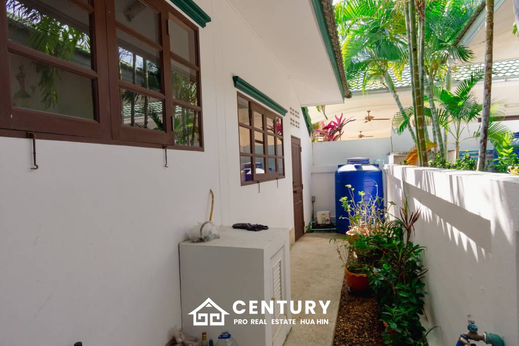 CHARMING ONE-STORY HOUSE IN A QUIET NEIGHBORHOOD