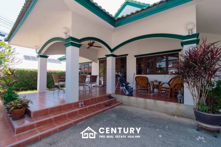 CHARMING ONE-STORY HOUSE IN A QUIET NEIGHBORHOOD