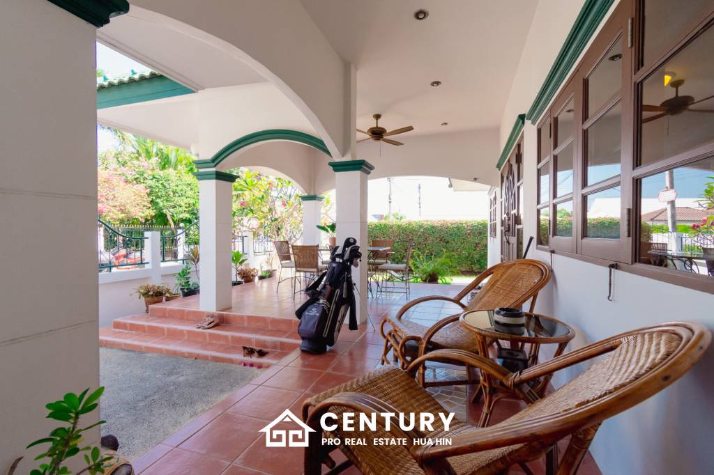 CHARMING ONE-STORY HOUSE IN A QUIET NEIGHBORHOOD