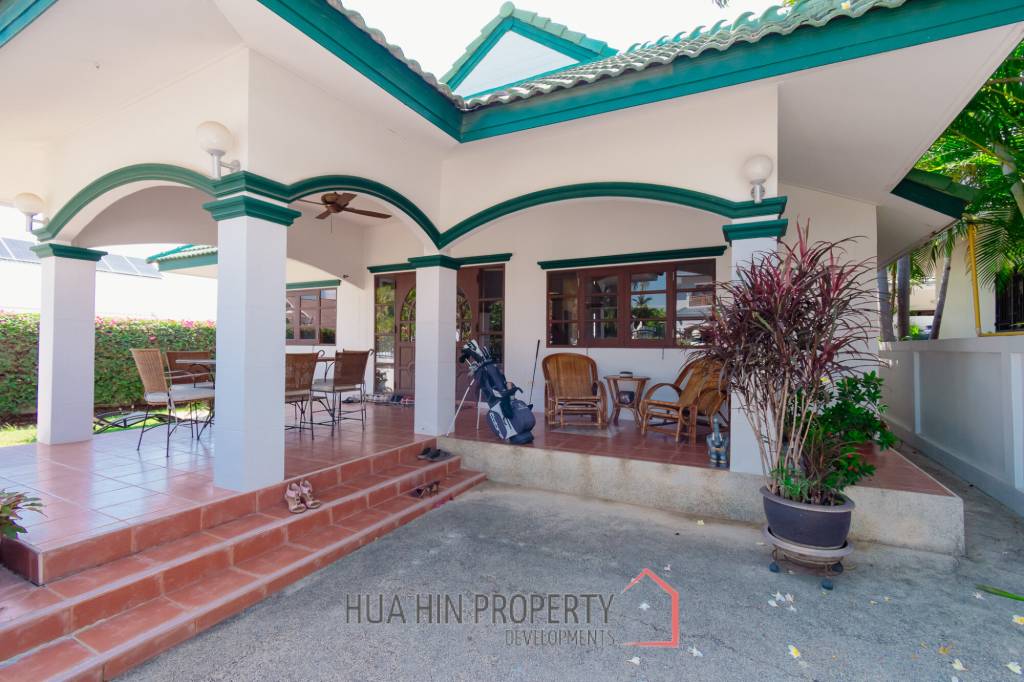 CHARMING ONE-STORY HOUSE IN A QUIET NEIGHBORHOOD