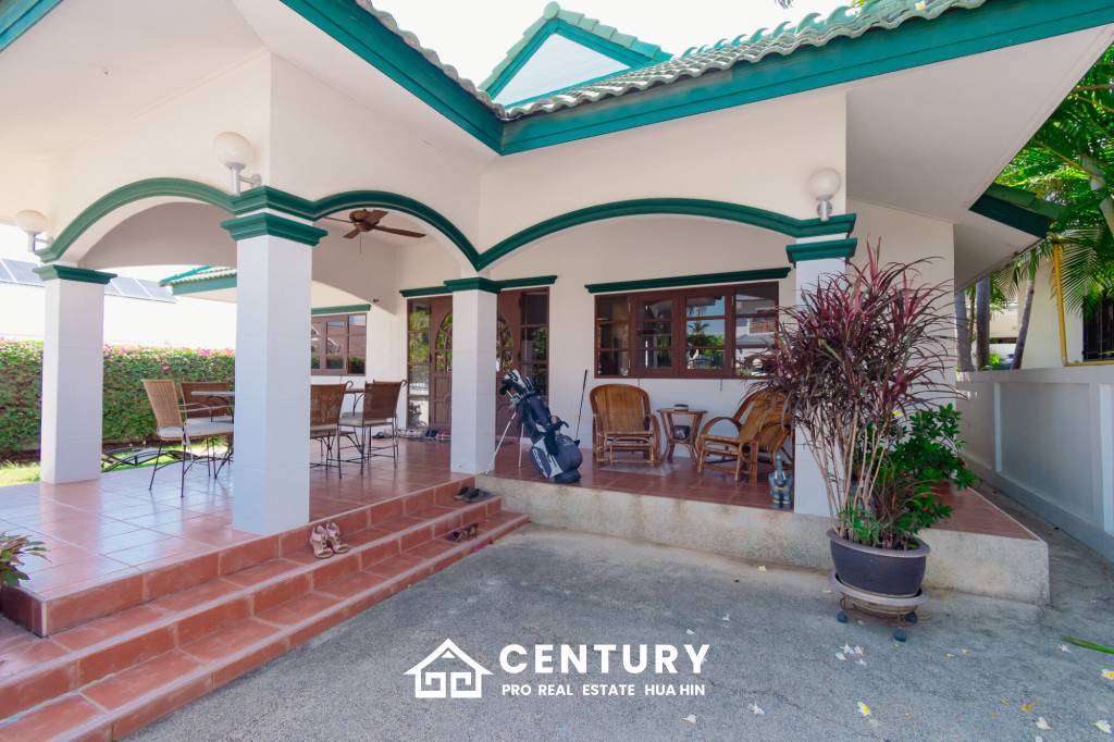 CHARMING ONE-STORY HOUSE IN A QUIET NEIGHBORHOOD