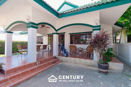 CHARMING ONE-STORY HOUSE IN A QUIET NEIGHBORHOOD