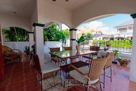CHARMING ONE-STORY HOUSE IN A QUIET NEIGHBORHOOD