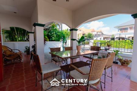 CHARMING ONE-STORY HOUSE IN A QUIET NEIGHBORHOOD