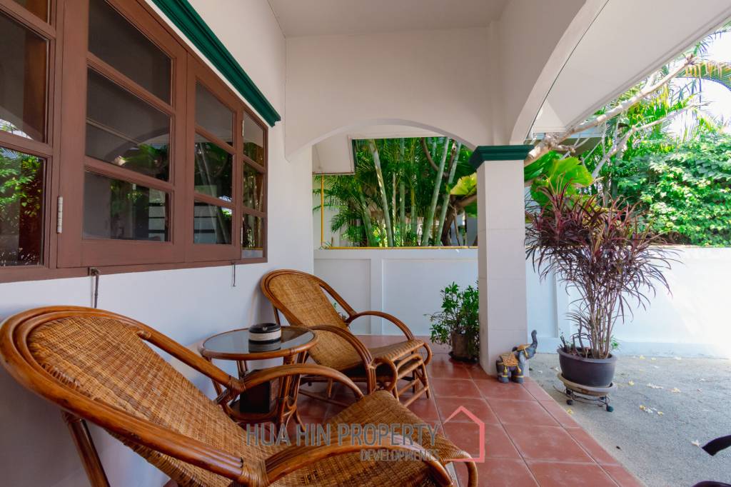 CHARMING ONE-STORY HOUSE IN A QUIET NEIGHBORHOOD