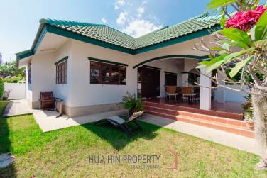 CHARMING ONE-STORY HOUSE IN A QUIET NEIGHBORHOOD