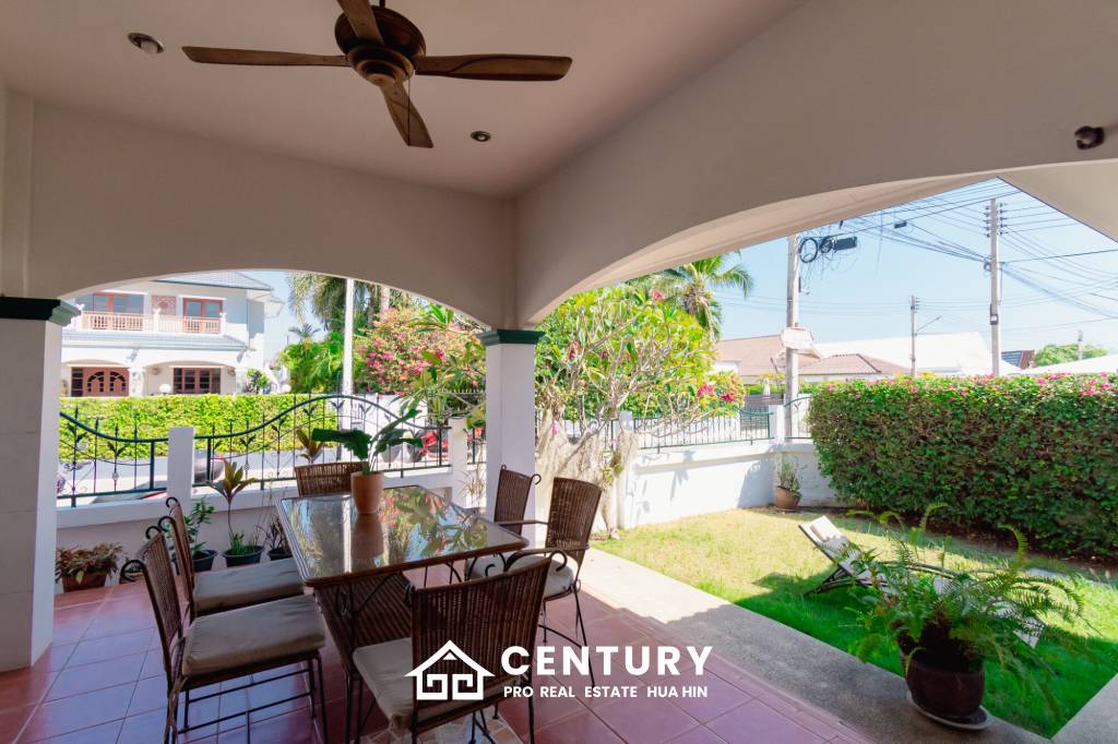 CHARMING ONE-STORY HOUSE IN A QUIET NEIGHBORHOOD