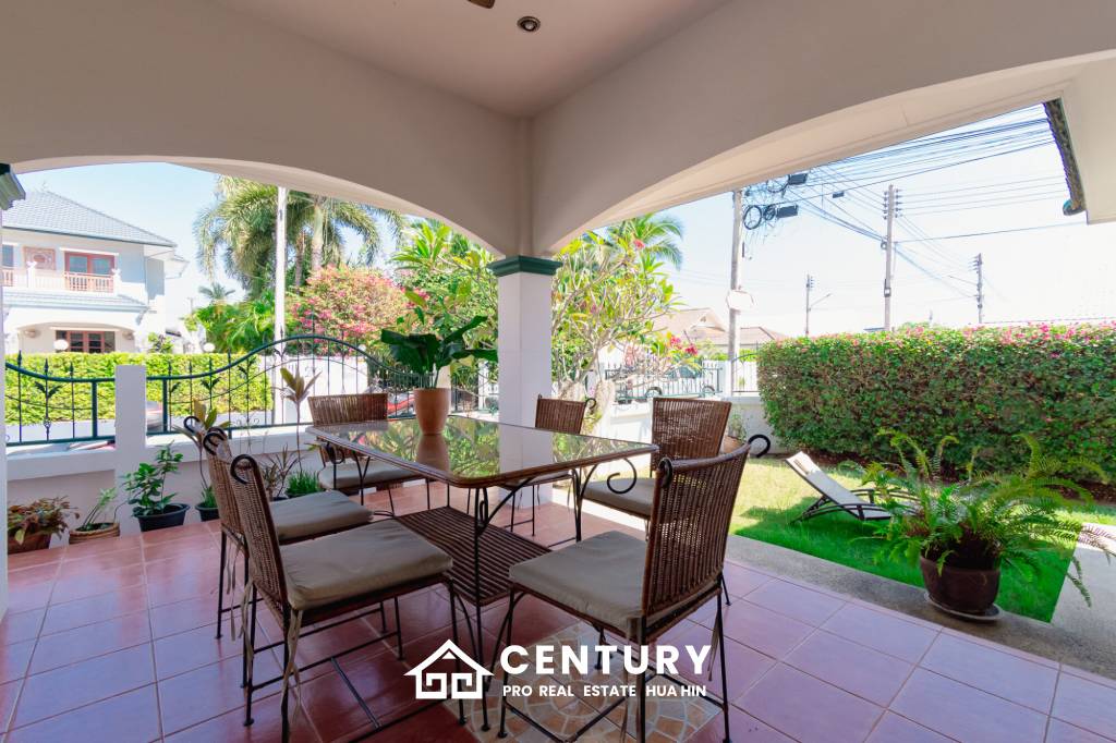 CHARMING ONE-STORY HOUSE IN A QUIET NEIGHBORHOOD