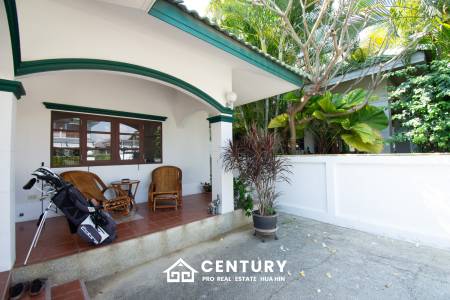 CHARMING ONE-STORY HOUSE IN A QUIET NEIGHBORHOOD