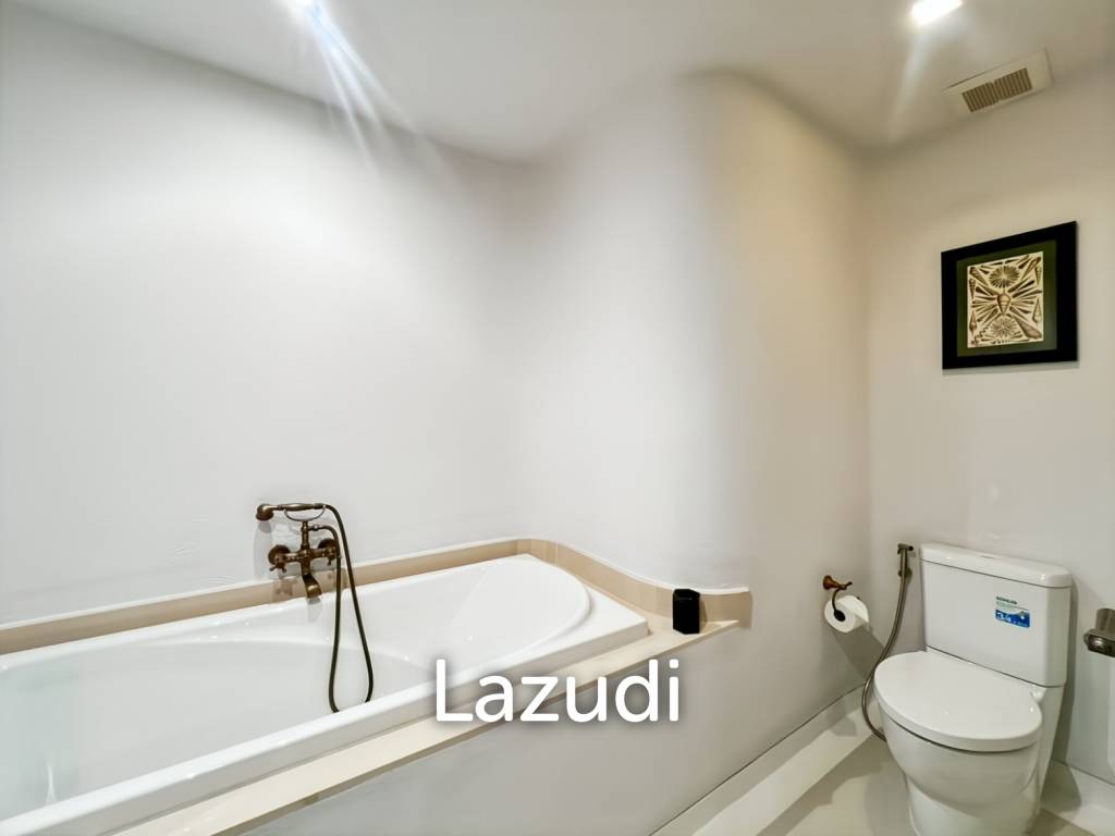 77.5 sqm 2-Bed Beachfront Condo at Chelona Khao Tao