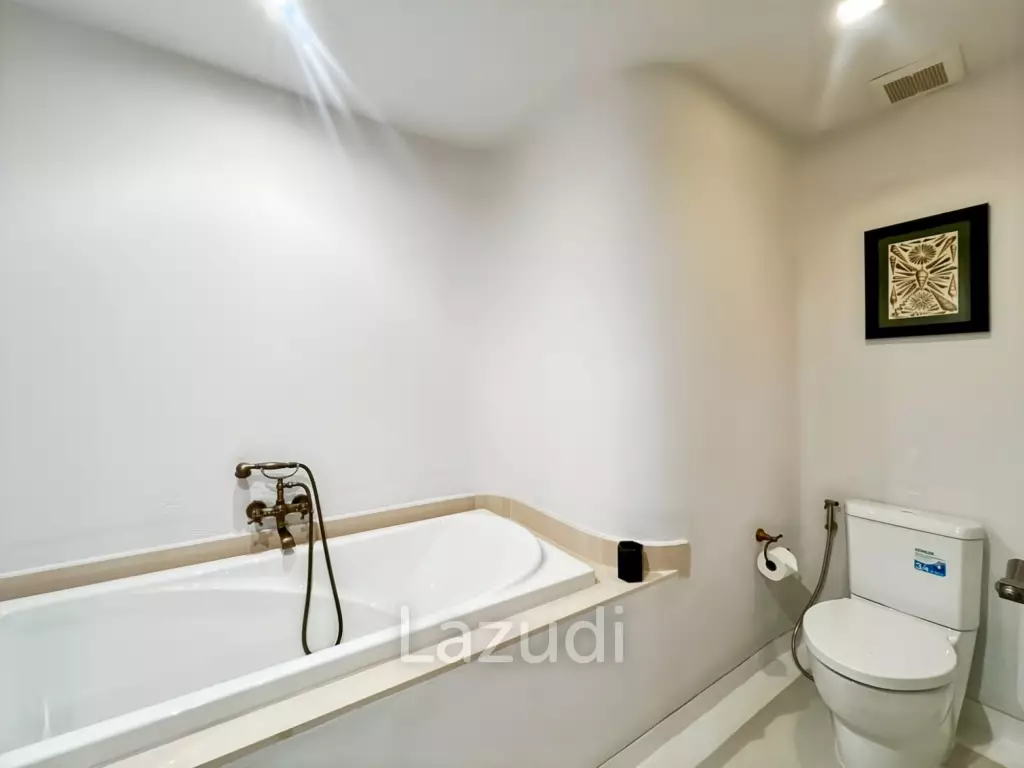 77.5 sqm 2-Bed Beachfront Condo at Chelona Khao Tao