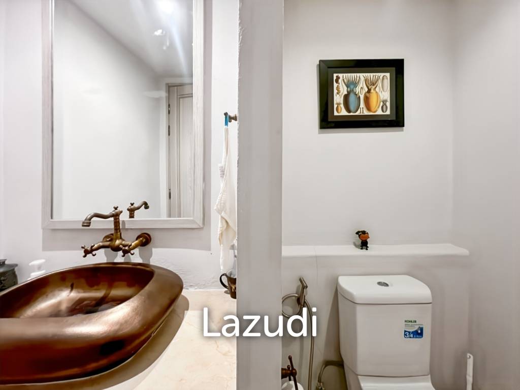 77.5 sqm 2-Bed Beachfront Condo at Chelona Khao Tao