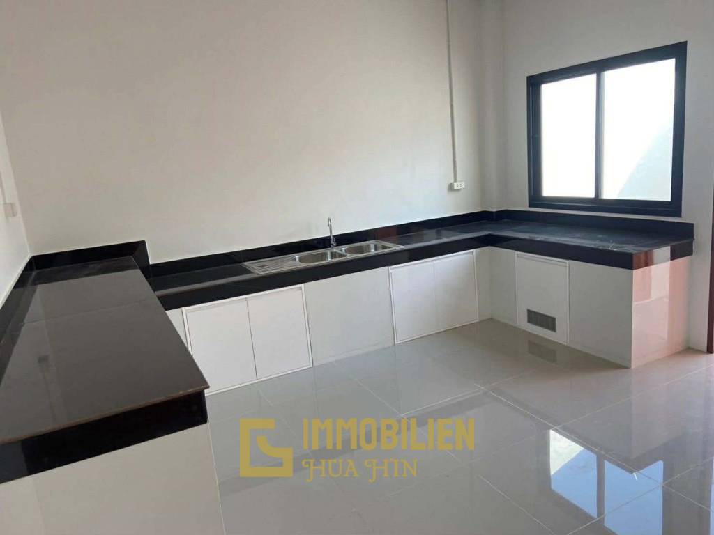 Zentrale Lage / 4 Schlafzimmer / Balkon