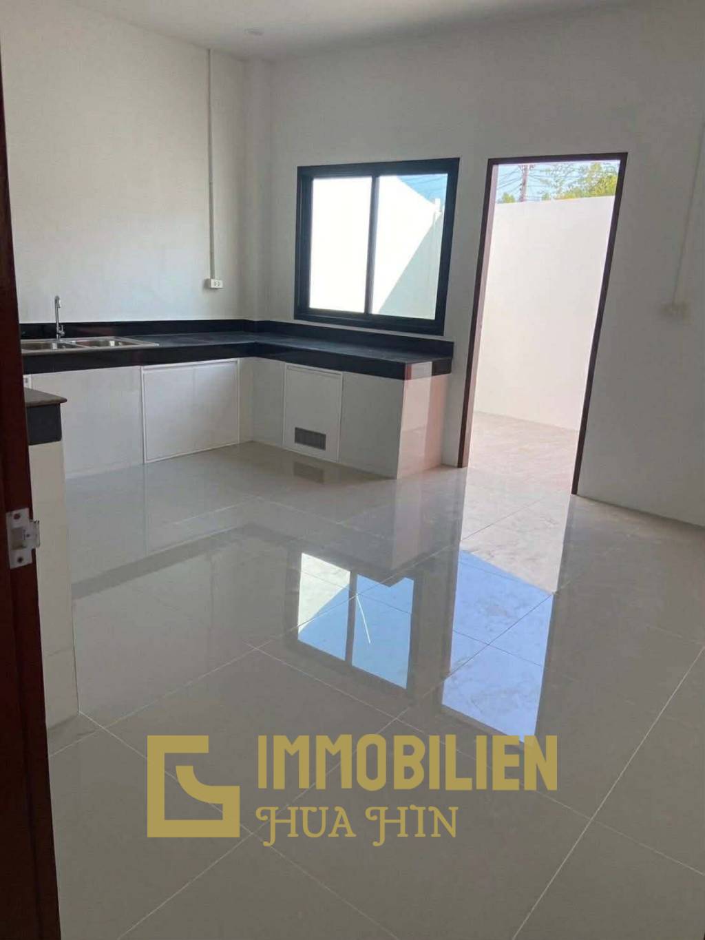 Zentrale Lage / 4 Schlafzimmer / Balkon