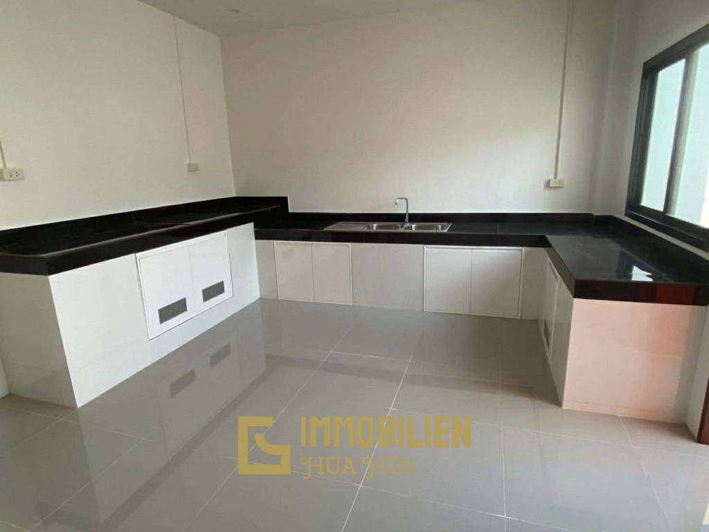 Zentrale Lage / 4 Schlafzimmer / Balkon