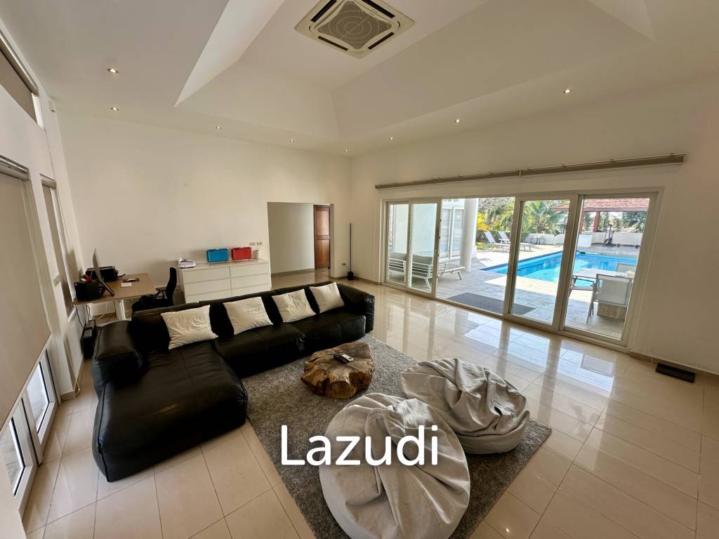 4 Beds 5 Baths 450 SQ.M. Siam Royal View Pattaya