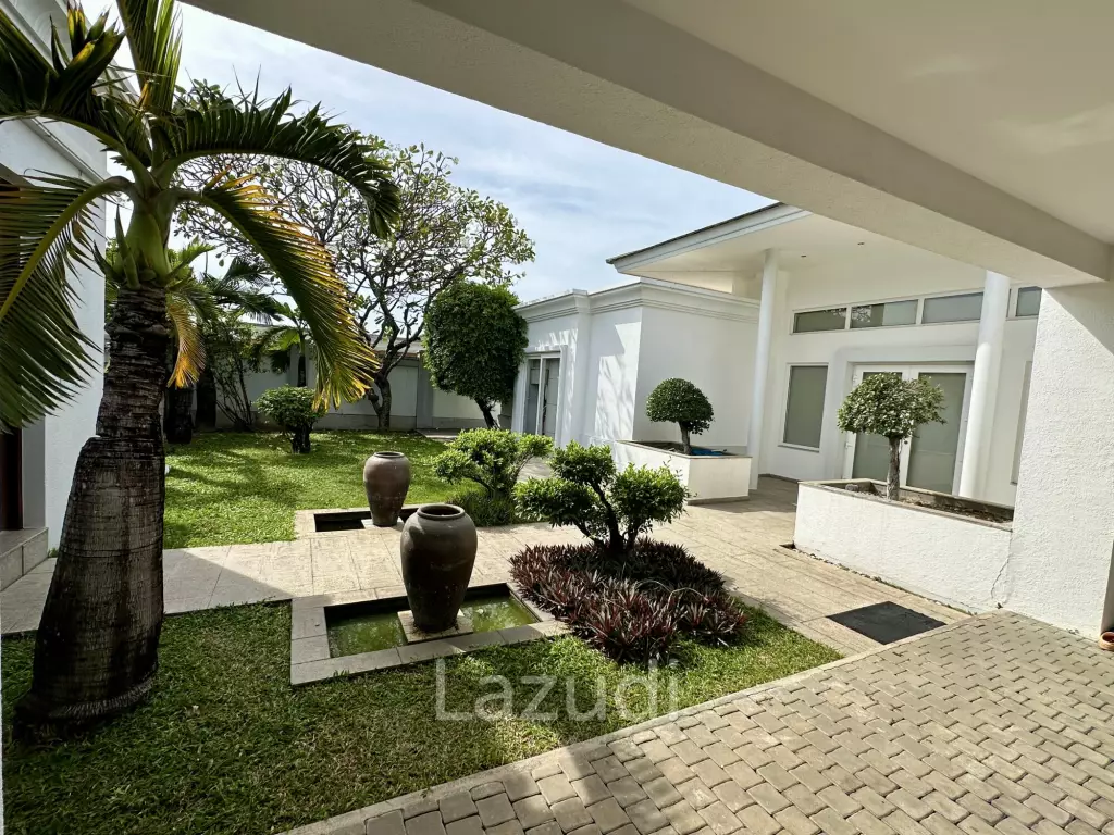 4 Beds 5 Baths 450 SQ.M. Siam Royal View Pattaya