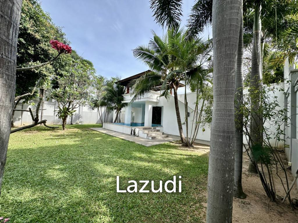 4 Beds 5 Baths 450 SQ.M. Siam Royal View Pattaya