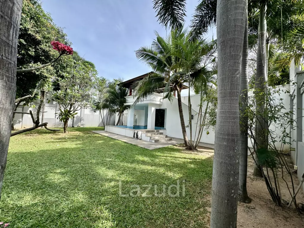 4 Beds 5 Baths 450 SQ.M. Siam Royal View Pattaya