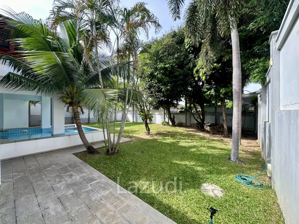 4 Beds 5 Baths 450 SQ.M. Siam Royal View Pattaya
