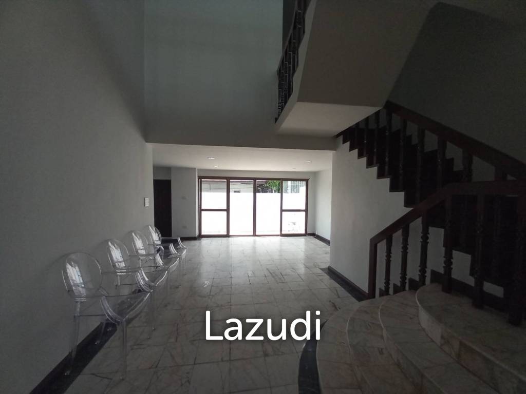250 sqm townhouse in Khlong Tan Nuea Bangkok Leo Classic Place