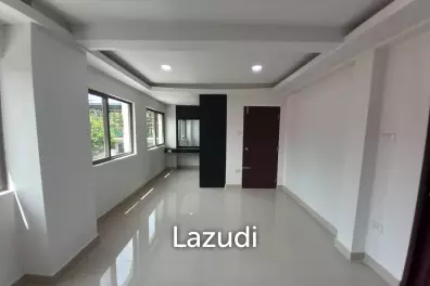 250 sqm townhouse in Khlong Tan Nuea Bangkok Leo Classic Place