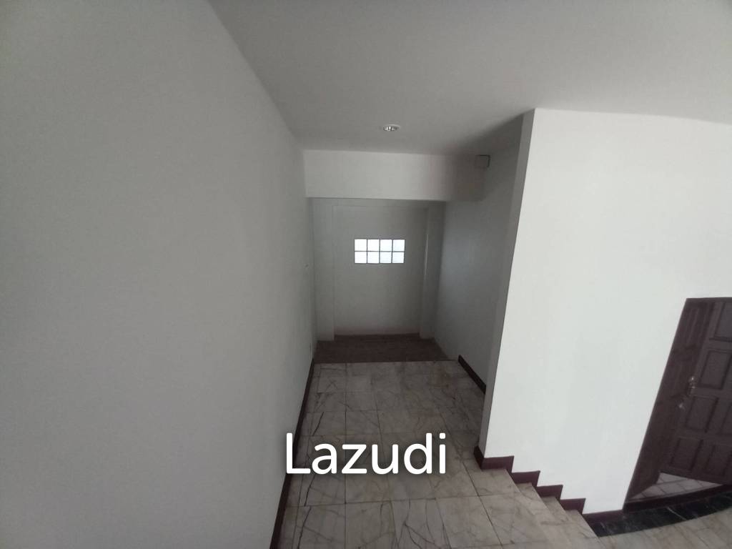 250 sqm townhouse in Khlong Tan Nuea Bangkok Leo Classic Place