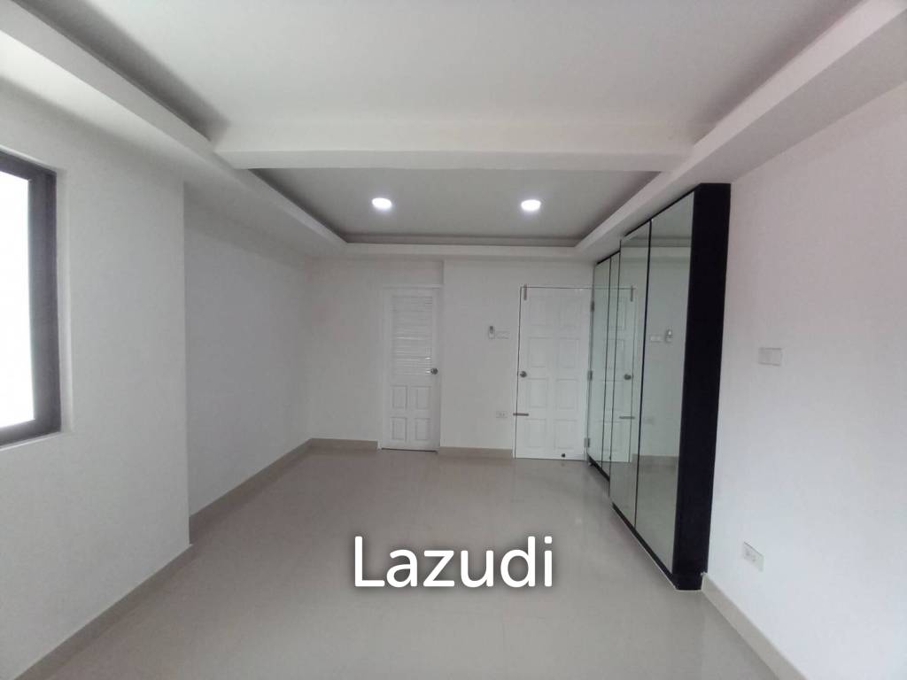 250 sqm townhouse in Khlong Tan Nuea Bangkok Leo Classic Place