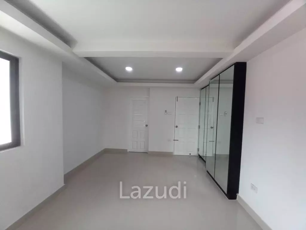 250 sqm townhouse in Khlong Tan Nuea Bangkok Leo Classic Place