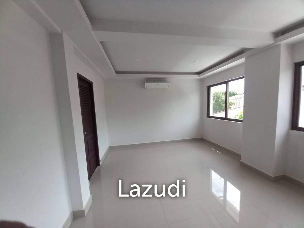 250 sqm townhouse in Khlong Tan Nuea Bangkok Leo Classic Place
