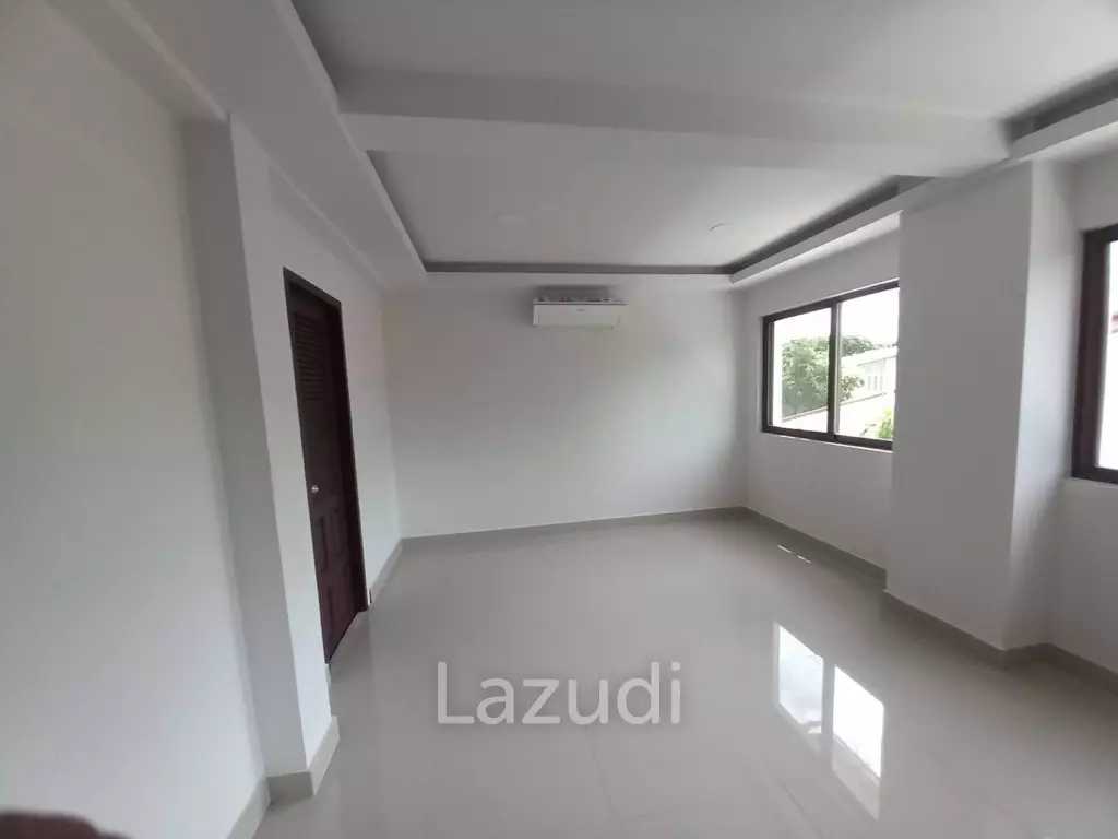 250 sqm townhouse in Khlong Tan Nuea Bangkok Leo Classic Place