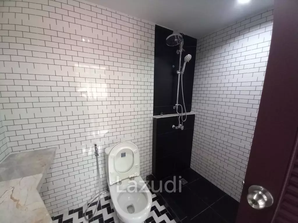 250 sqm townhouse in Khlong Tan Nuea Bangkok Leo Classic Place