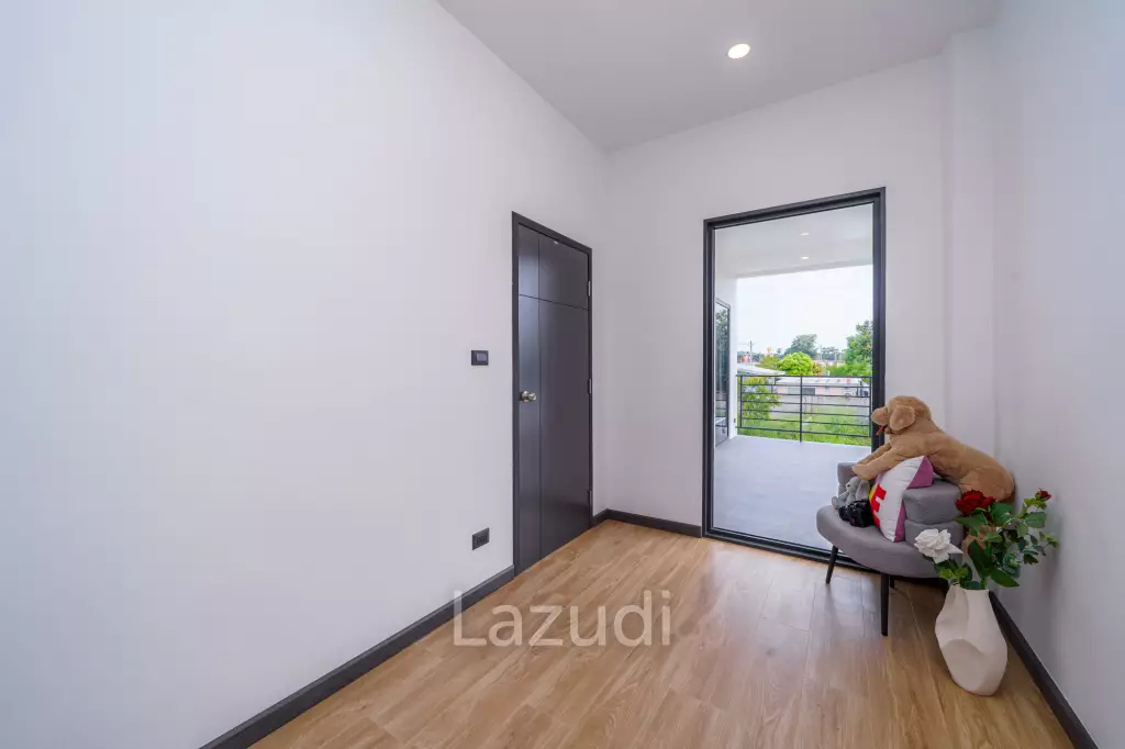 4 Beds 3 Baths 208 SQ.M. Modern Pool Villa Near Mabprachan